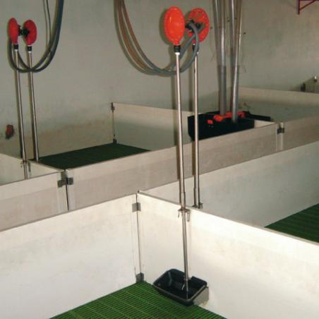 Water level regulator for animal drinking troughs